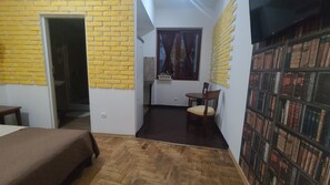 1 bedroom, bed sheets