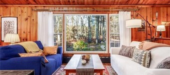 Charming 2-bedroom cottage on 7 acres of woods in Putnam with AC, WiFi