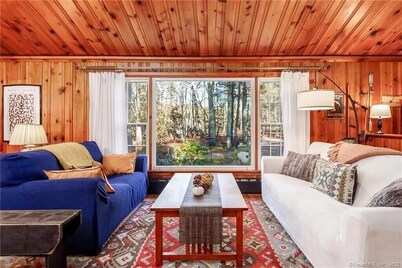 Charming 2-bedroom cottage on 7 acres of woods in Putnam with AC, WiFi