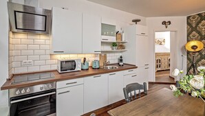 Kaffetrakter/tekoker, kjøleskap, mikrobølgeovn og ovn