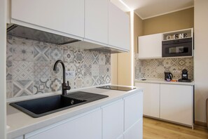 Stovetop, cookware/dishes/utensils - Aurelius Design Loft 1 by Cornelia Subway (Roma)
