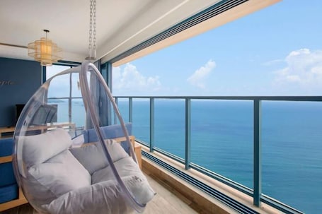 Room. Huidong Vanke Shuangyue Bay Tidal Seaview Holiday Apartment