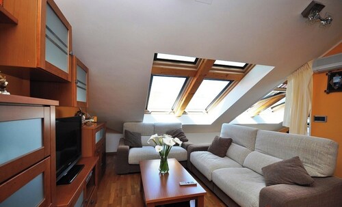 Cozy penthouse by the sea and mountains