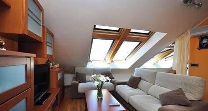 Cozy penthouse by the sea and mountains