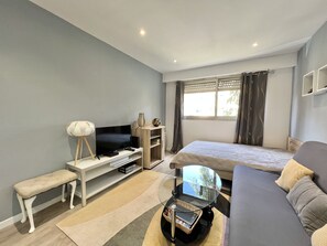 Iron/ironing board, WiFi - Charming studio near the old port - Cannes (Cannes)