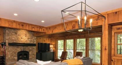 Luxury Creekside Lodge on Lake Burton – Walk to Marina