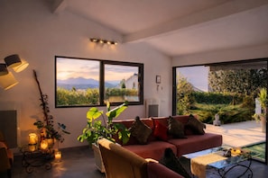 Smart TV, books, video library - Detached 2-bedroom house with private garden and terrace. Quiet location and pool (Pertuis)