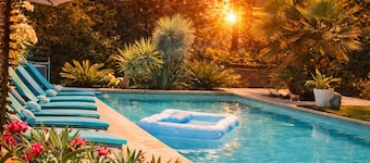 Detached 2-bedroom house with private garden and terrace.Quiet location and pool