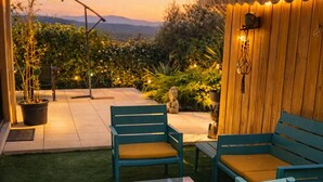 An outdoor patio area with a covered seating area, a table, and a view of the landscape. - Detached 2-bedroom house with private garden and terrace.Quiet location and pool (Pertuis)