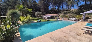 Outdoor pool - Detached 2-bedroom house with private garden and terrace. Quiet location and pool (Pertuis)