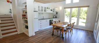 Abby's Cottage - Bright