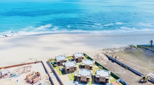 Beachfront fully-equipped 2-bedroom house near Beach Park with AC, WiFi.