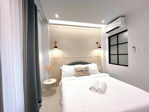 Deluxe Room, 1 Queen Bed, Non Smoking, Air conditioning | Desk, bed sheets - Achitel (Tarlac)