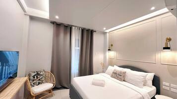 Deluxe-værelse - 1 queensize-seng - ikke-ryger - aircondition | Skrivebord, sengetøj