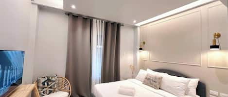 Deluxe kamer, 1 queensize bed, niet-roken, airconditioning | Een bureau, beddengoed