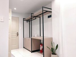 华丽客房, 1 张大床, 无烟房, 空调 | 办公桌、床单