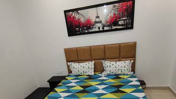 2 bedrooms, WiFi (free), bed sheets