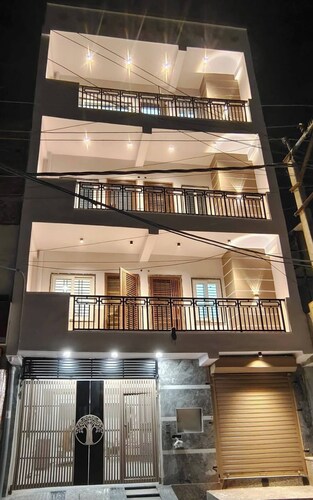 Emeralds – Modern, Spacious 2 BHK Flat with AC & WiFi ~ Near Lake & Golf Course