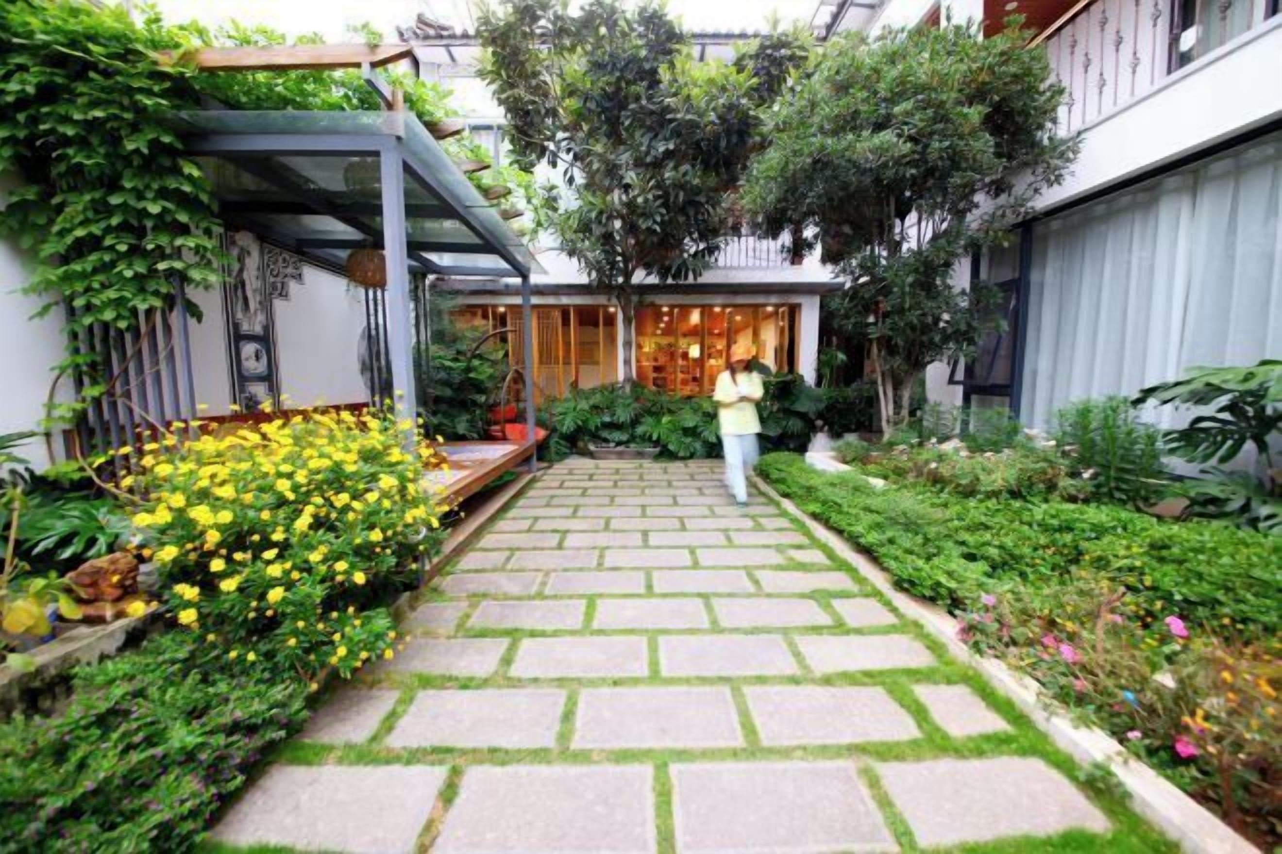 المنشأة من الداخل