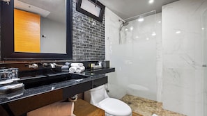 Séchoir à cheveux, serviettes fournies