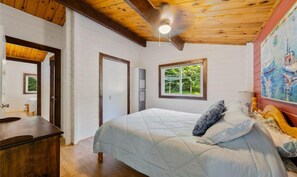 3 bedrooms, Internet, bed sheets - Luxury  3 Bedroom Main cottage on clear lake Muskoka (Parry Sound)