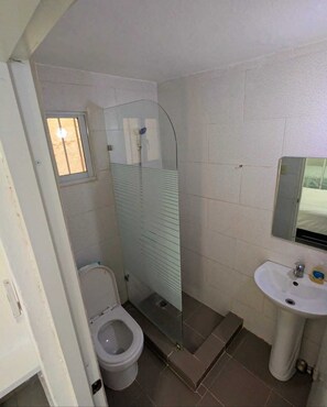 Dusche, Handtücher, Seife, Toilettenpapier