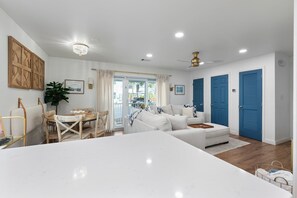 Smart TV, books, printers - Barefoot in minutes—your beachy 30A escape with optional golf cart rental. (Santa Rosa Beach)