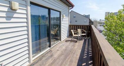 Entire 1,300 sq ft, 2 bed/2 bath Condo w/Central AC,
Full Size Washer/Dryer,Wifi