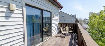 Entire 1,300 sq ft, 2 bed/2 bath Condo w/Central AC,
Full Size Washer/Dryer,Wifi
