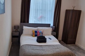 3 bedrooms, in-room safe, iron/ironing board, WiFi