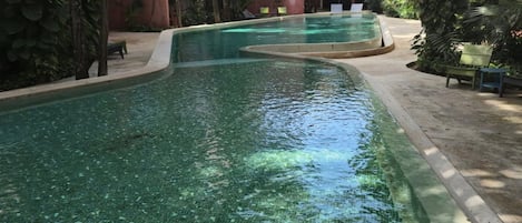حمام سباحة