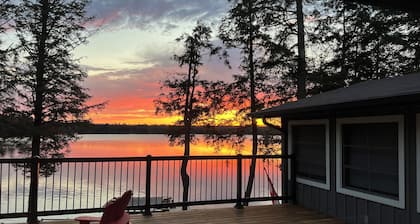 Relax, Rejuvenate, Recharge @ 3 BR waterfront cottage & 2 BR Bunkie in Muskoka