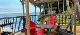  Muskoka Lakefront  cottage  3 BR main cottage & 2 BR Bunkie on  clear lake