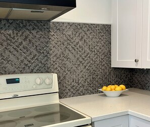 Fridge, microwave, oven, stovetop - Muskoka Lakefront cottage 3 BR main cottage & 2 BR Bunkie on clear lake (Parry Sound)