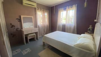 3 bedrooms, in-room safe, free WiFi