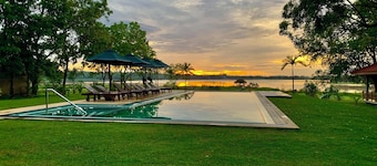 3  bungalows near superb Gal Oya National Park with AC, WiFi, fitness room
