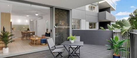 تناول الطعام بالخارج