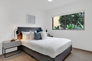 2 bedrooms, desk, iron/ironing board, WiFi