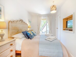 3 quartos, Wi-Fi de cortesia, roupa de cama