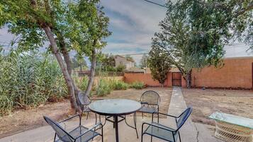 Tempat makan outdoor