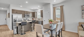 Spacious fully equipped 4bed3bath home in RR close to Kalahari, parks and Austin