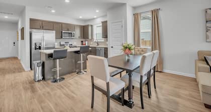 Spacious fully equipped 4bed3bath home in RR close to Kalahari, parks and Austin