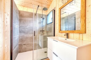 Hårføner, håndklær, såpe og toalettpapir