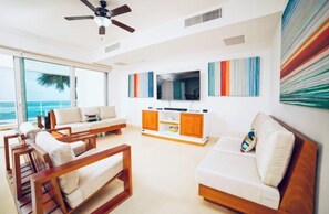 Executive Penthouse, Balcony, Ocean View | Living area - Blue Green (Sosúa)