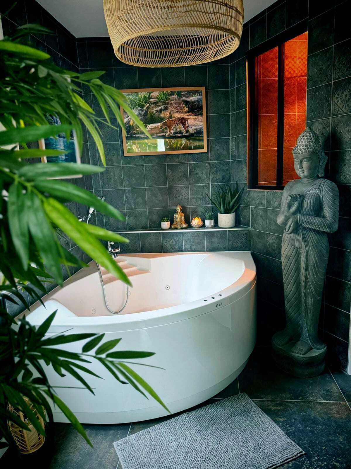 シャワー、ヘアドライヤー、タオル、石鹸