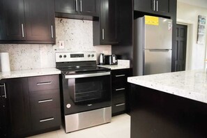 Fridge, microwave, oven, stovetop - Modern 2-bedroom condo with AC, WiFi in the heart of beautiful Negril, Jamaica (Negril)