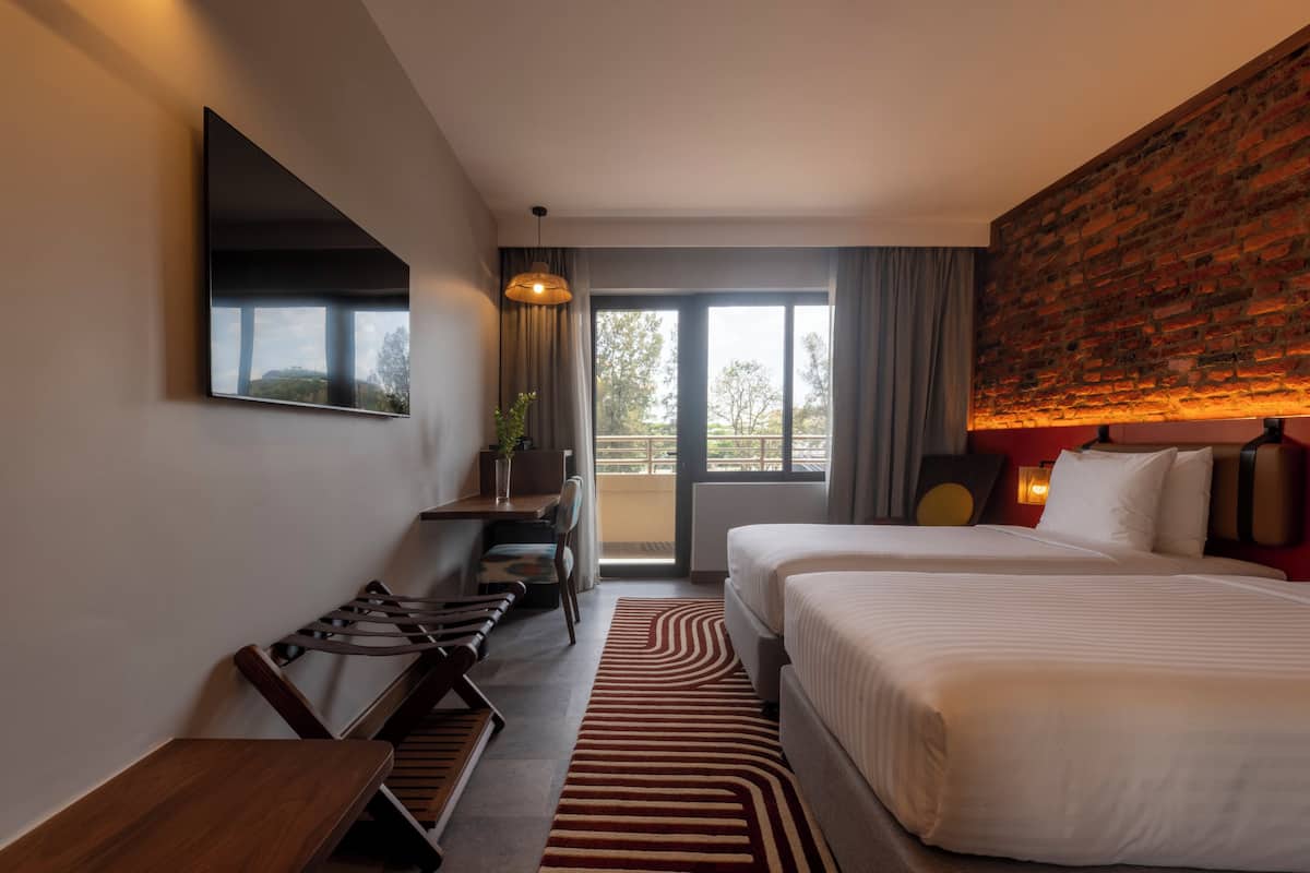 Minibar, in-room safe, desk, laptop workspace