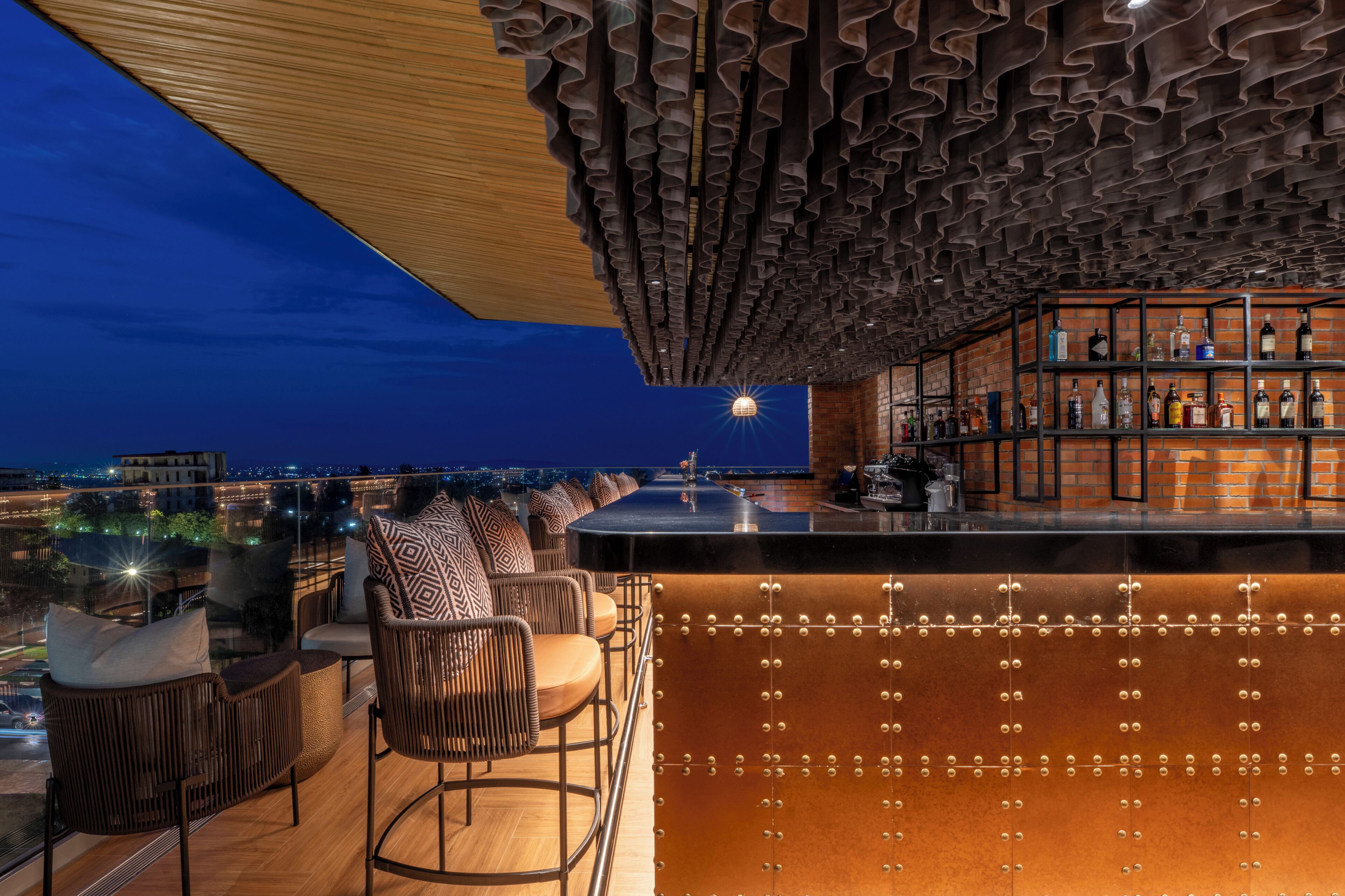4 bars/lounges, poolside bar