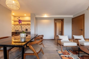 Suite Exécutive, balcon, vue ville | Salle à manger