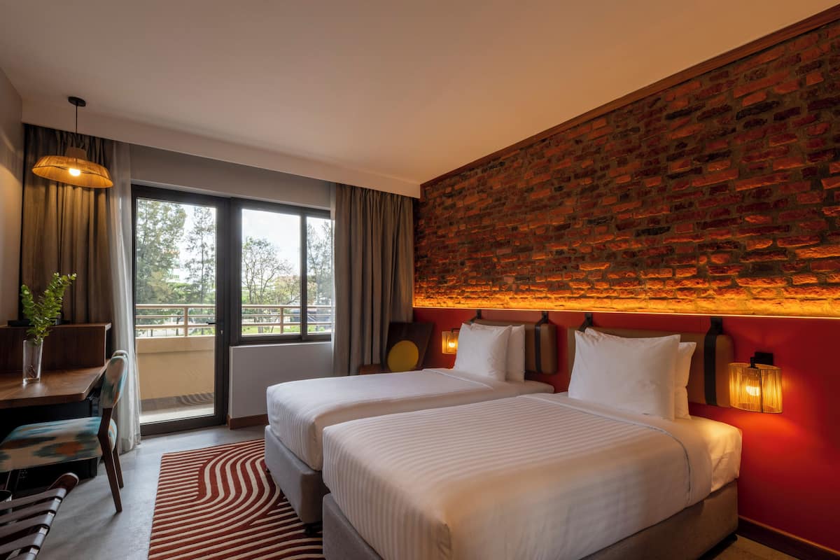 Minibar, Zimmersafe, Schreibtisch, laptopgeeigneter Arbeitsplatz